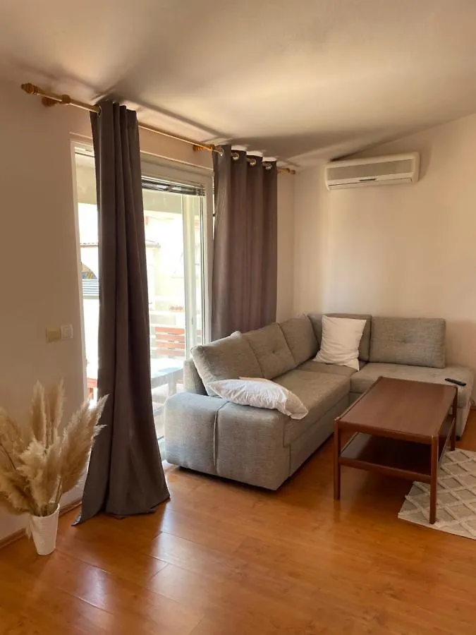 Apartments Flowers - By Ta Leut Agency Привлака